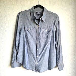4/$20 GAP Boyfriend Fit Lightweight Chambray‎ Long Sleeve Button Down Blue